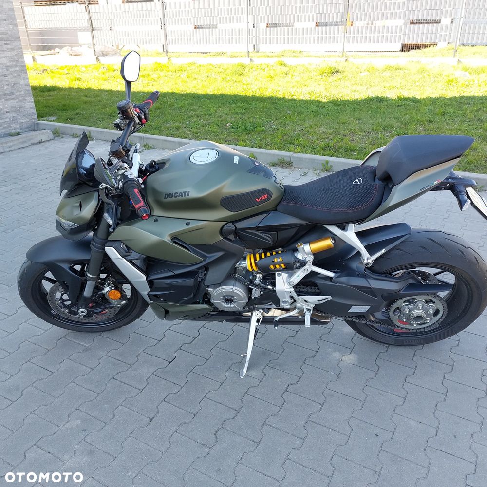 Ducati Streetfighter V2 - 1