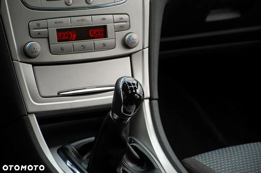 Ford Mondeo 2.0 Champions Edition - 32