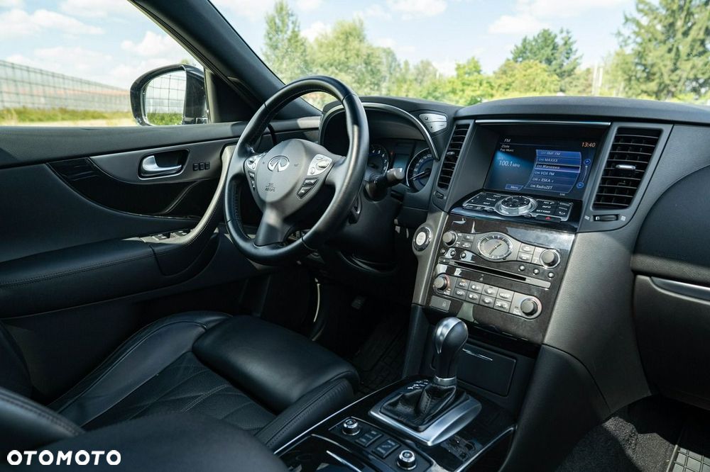 Infiniti QX70 - 24