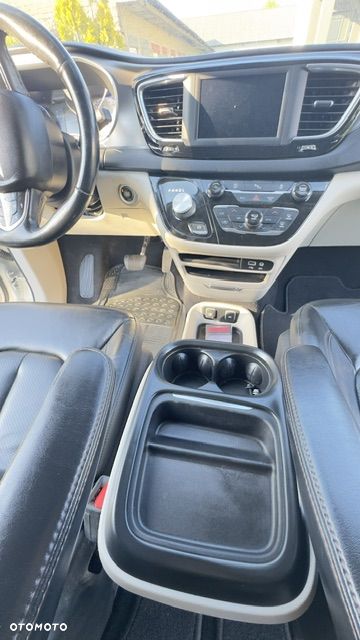 Chrysler Pacifica - 24