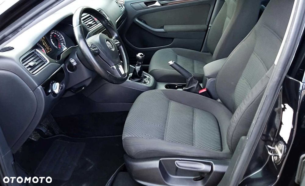 Volkswagen Jetta - 5