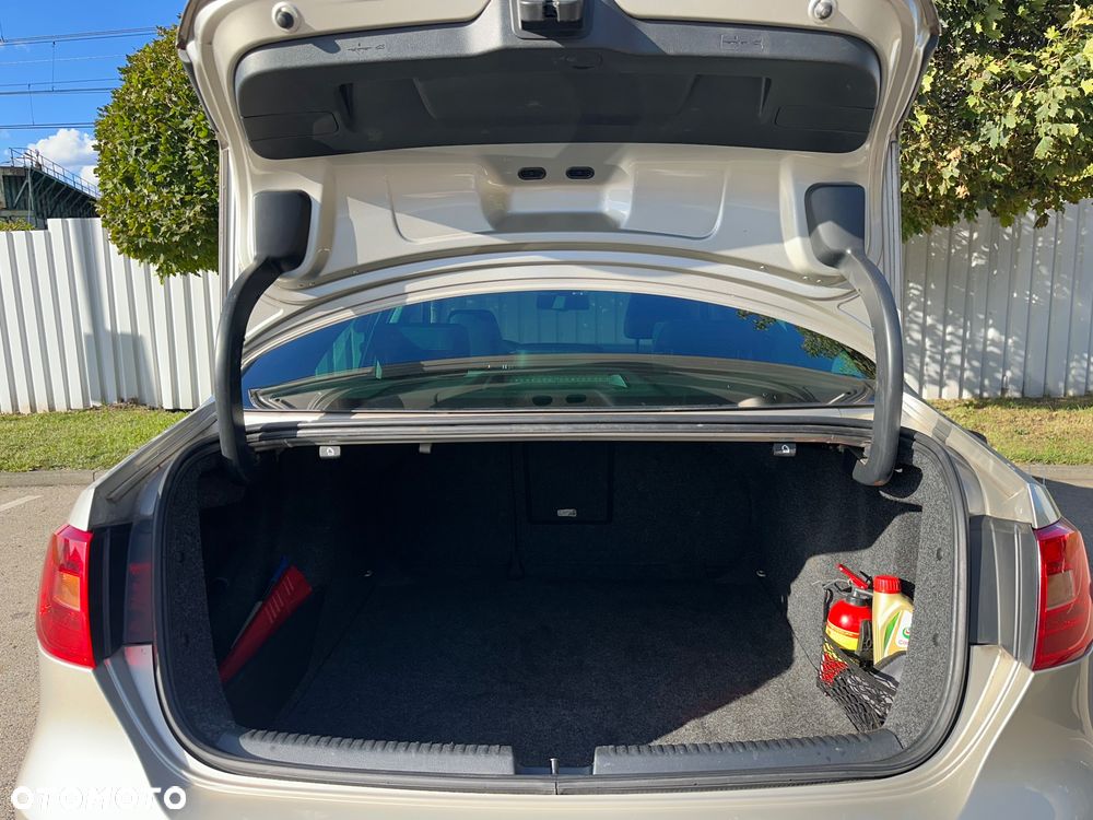 Volkswagen Jetta 1.4 TSI Highline - 24