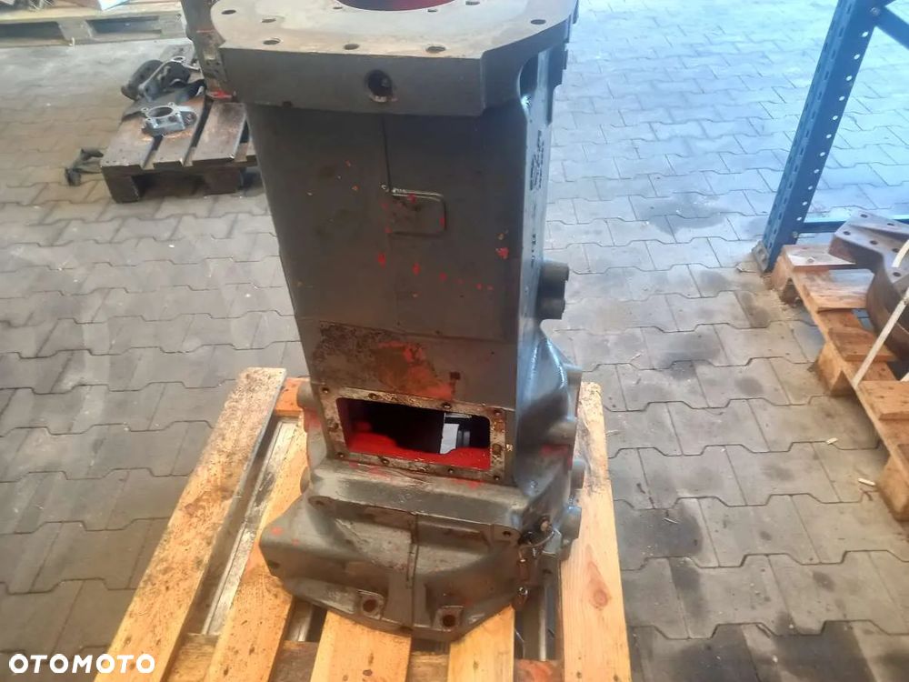 Obudowa skrzyni biegów New Holland 6640 - 7