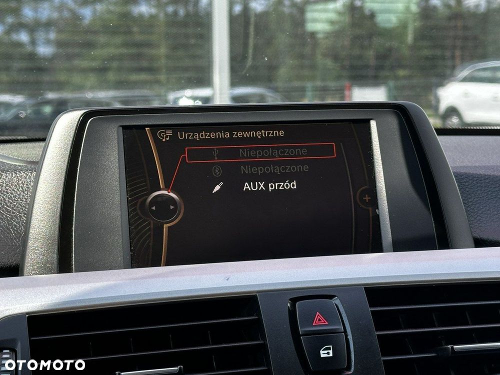 BMW Seria 3 320d DPF Touring - 32