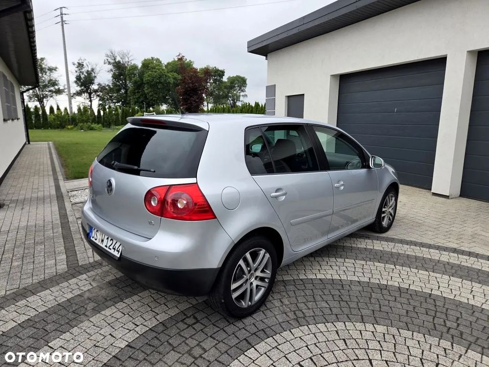 Volkswagen Golf - 6