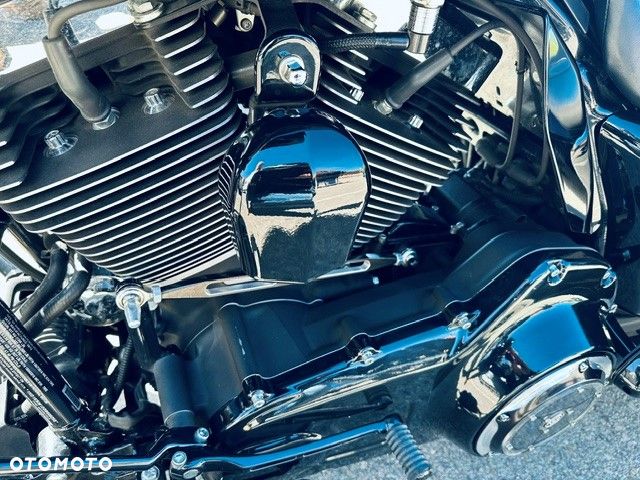Harley-Davidson Touring Street Glide - 11