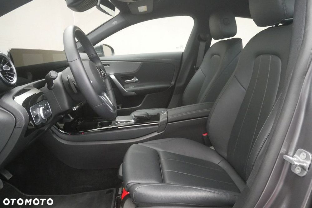 Mercedes-Benz CLA - 12