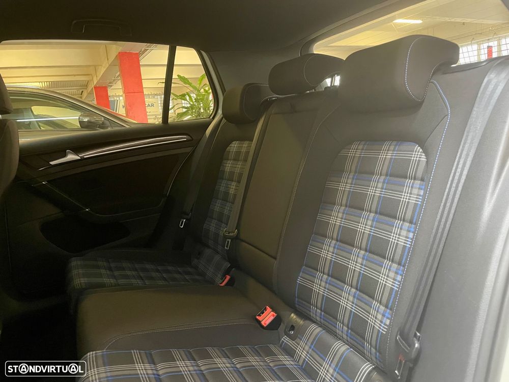 VW Golf 1.4 GTE Plug-In-Hybrid DSG - 30