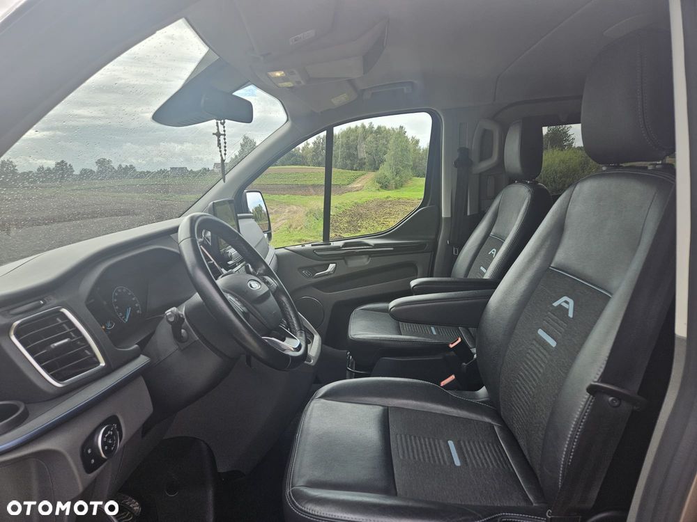 Ford Tourneo Custom - 23