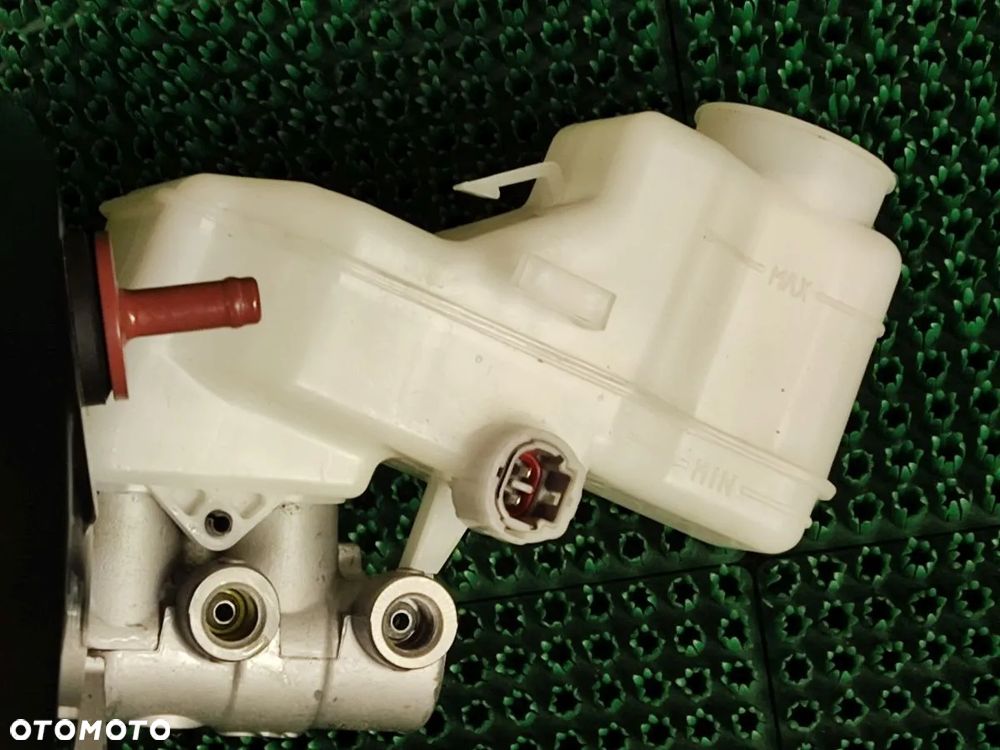 TOYOTA UARIS GR 1.6i 261 KM 20-24r Serwo Pompa Hamulcowa - 3