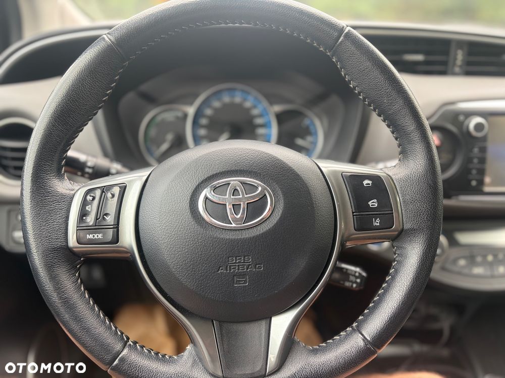Toyota Yaris Hybrid 100 Active EU6 - 11