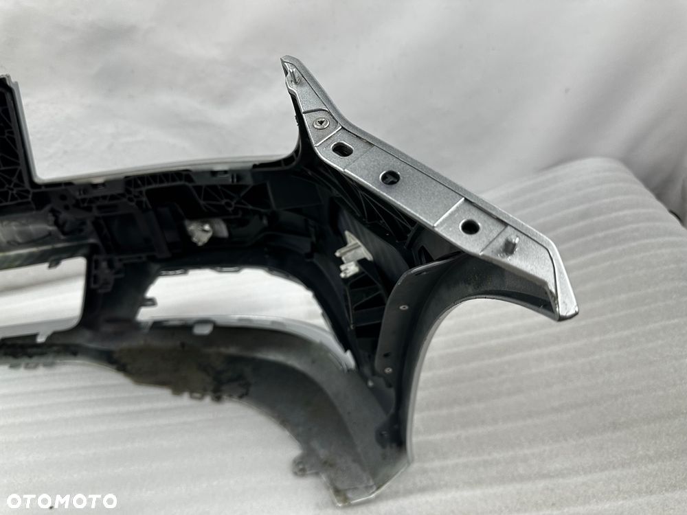 MERCEDES W204 LIFT ZDERZAK PRZEDNI PRZÓD NA 6xPDC, KOLOR SREBRNY, NR AUKCJI NZ53 - 13