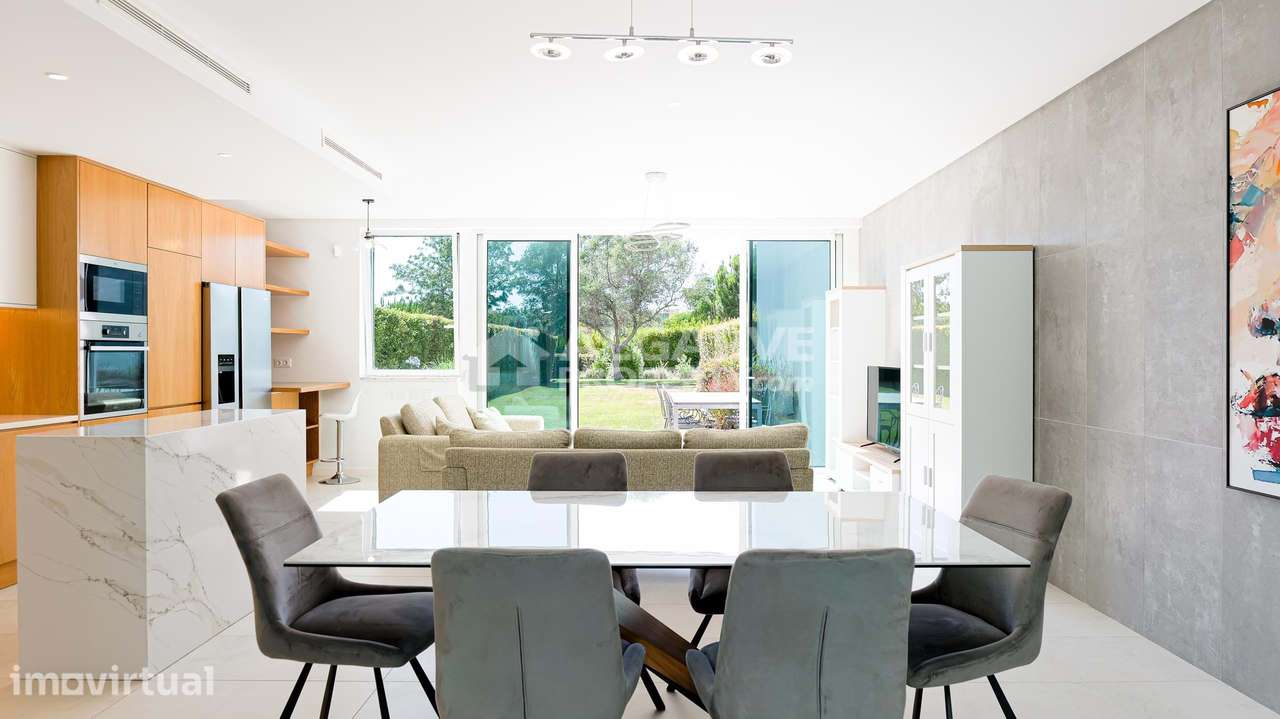 Moradia em Banda Contemporânea T3 com Jardim Privado Próximo da Marina - Grande imagem: 2/36