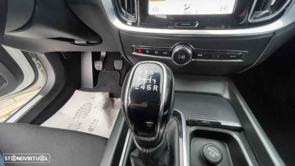 Volvo V60 D3 Momentum Pro - 21