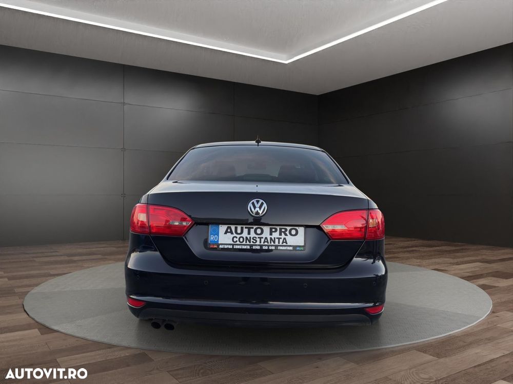 Volkswagen Jetta - 15