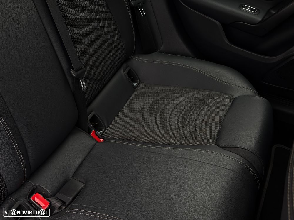 Mercedes-Benz A 200 - 42