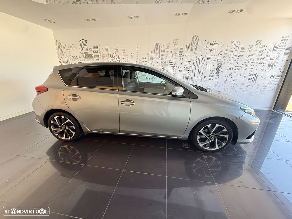 Toyota Auris 1.4 D-4D Com. +P.Techno+P.Sport - 6