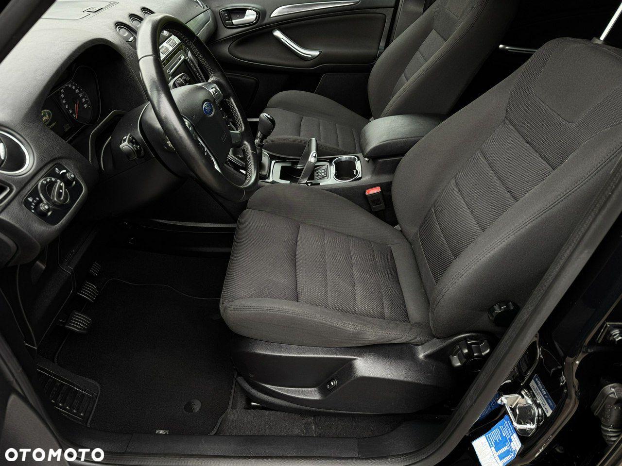 Ford S-Max - 17