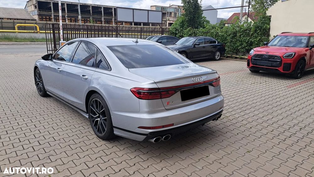 Audi S8 - 5