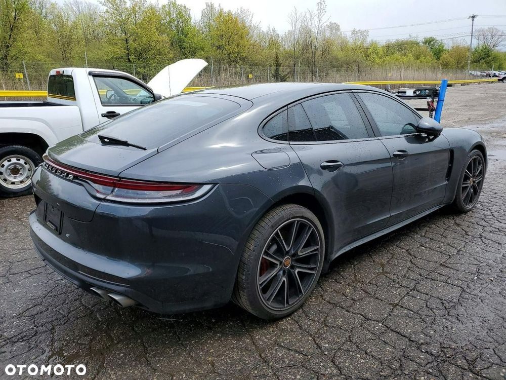 Porsche Panamera 4S - 5