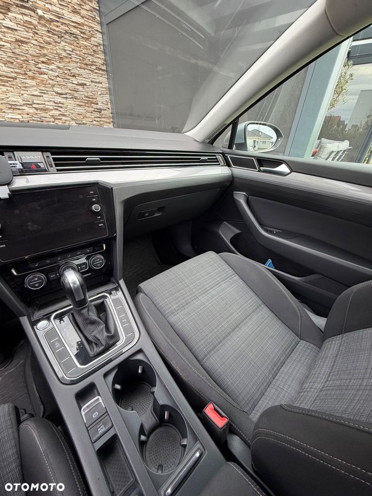 Volkswagen Passat - 26