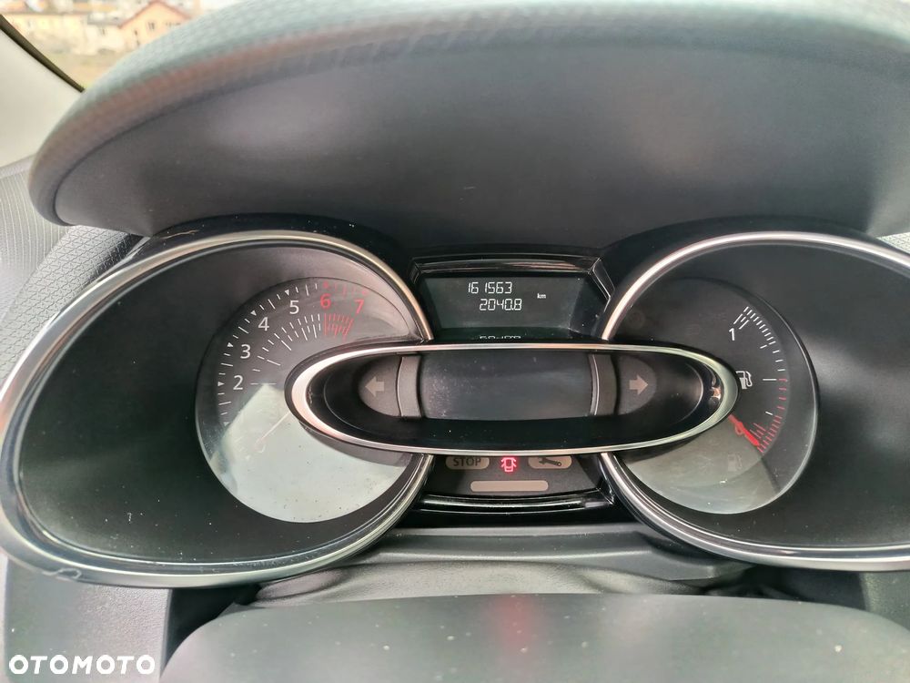 Renault Clio 1.2 16V 75 LIMITED - 11