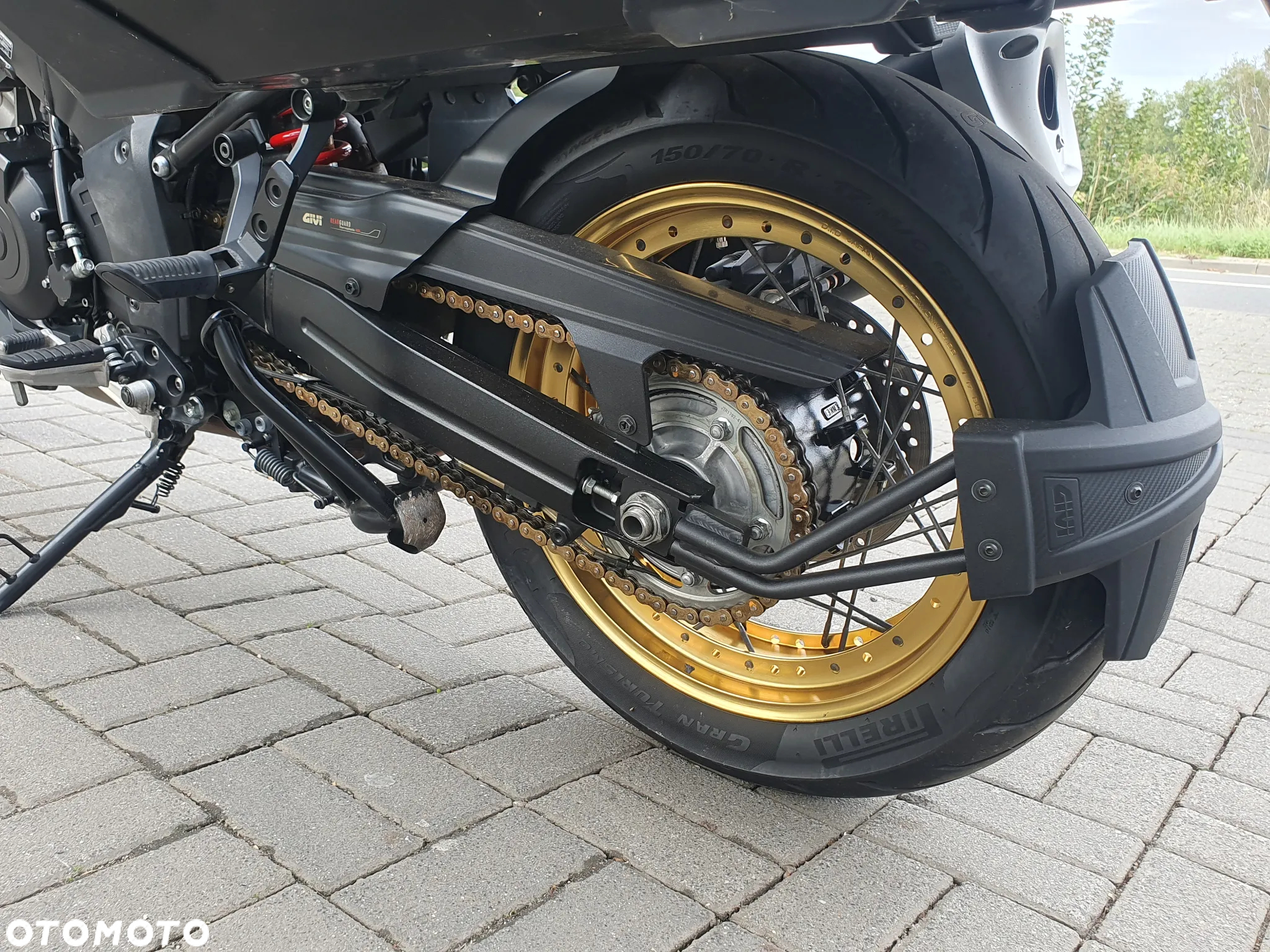 Suzuki V-STROM - 8