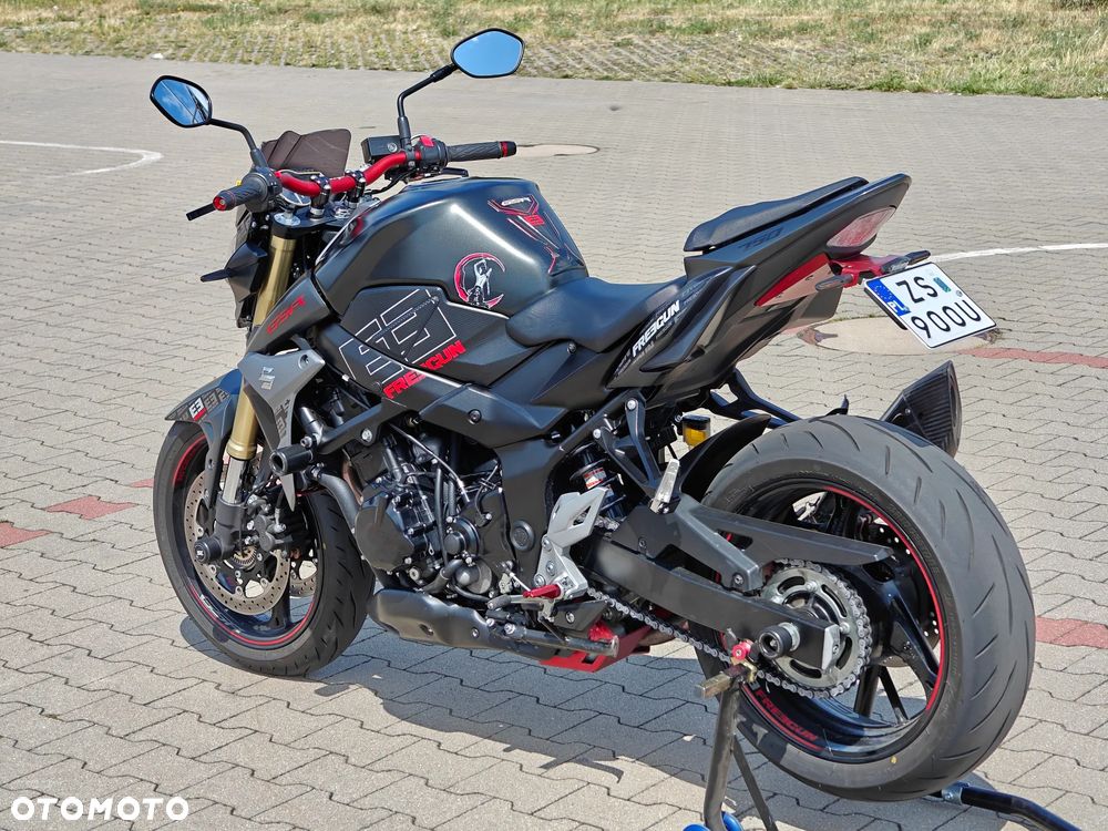 Suzuki GSR - 9
