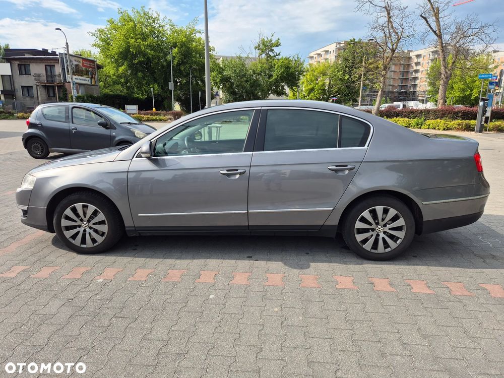 Volkswagen Passat 1.9 TDI DPF BlueMotion - 8