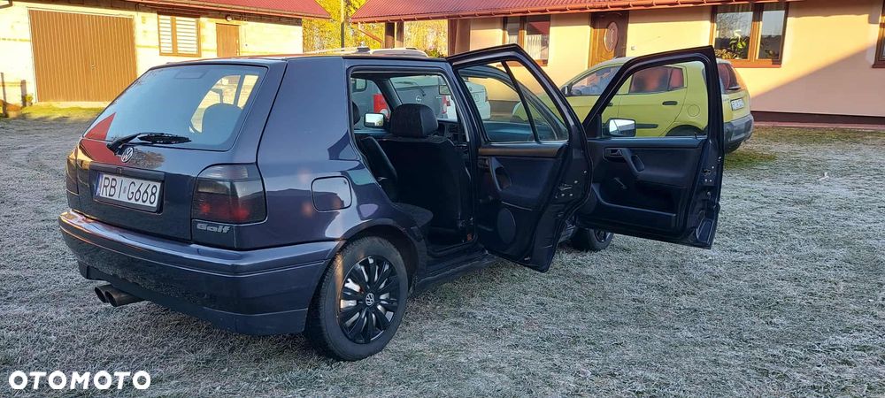Volkswagen Golf 1.6 - 1