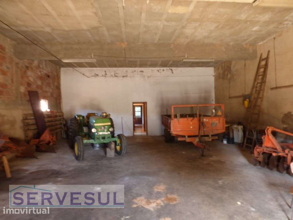 Propriedade Rural com duas casas antigas e armazém, inserida em ter... - Grande imagem: 4/18