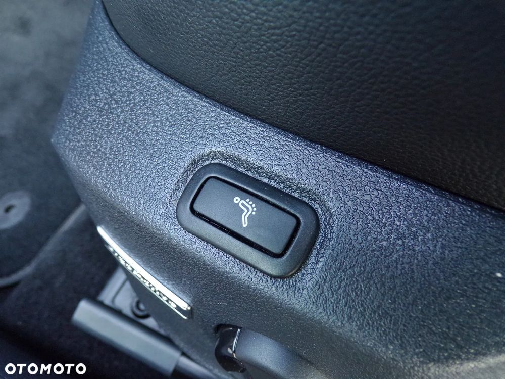 Volkswagen Golf 2.0 TDI SCR Highline - 28