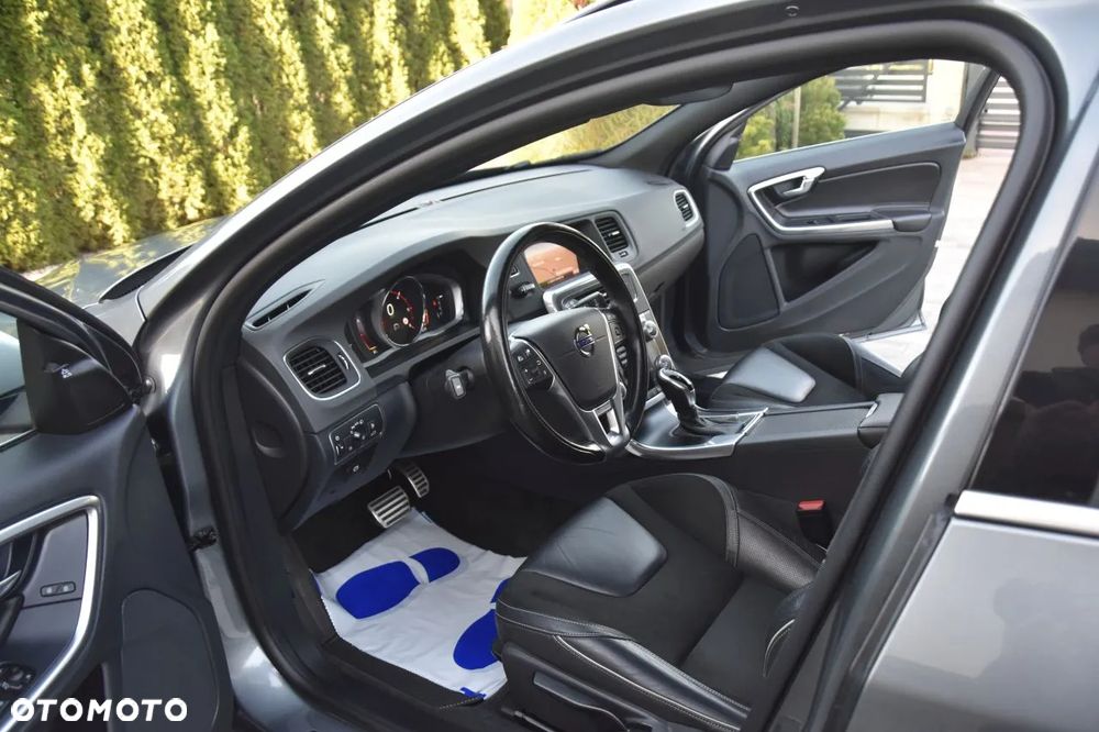 Volvo V60 D3 AWD Geartronic R-Design - 15