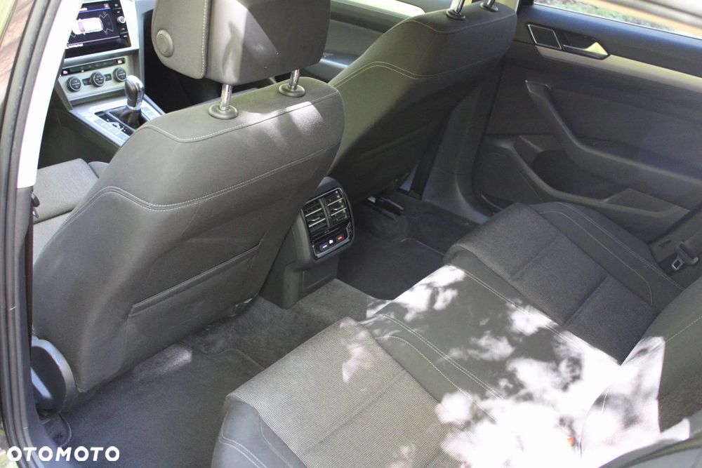 Volkswagen Passat 2.0 TDI SCR Comfortline DSG - 17