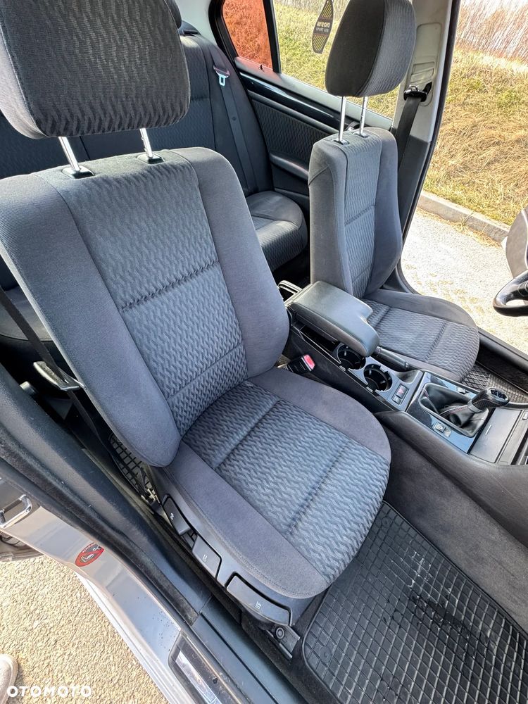 BMW Seria 3 323i - 13