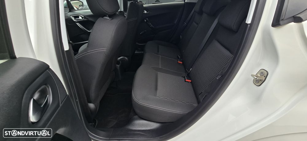 Peugeot 208 1.2 PureTech Style - 8