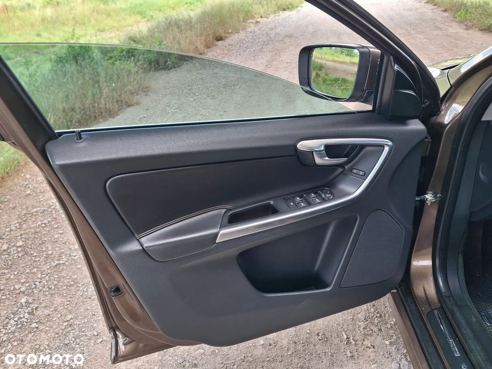 Volvo XC 60 D4 Drive-E Momentum - 24