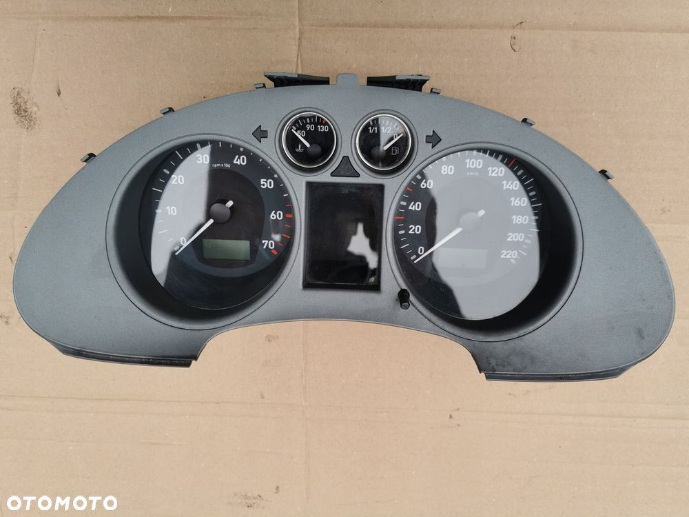 Licznik Seat Ibiza III Cordoba II 6L0920803X benzyna