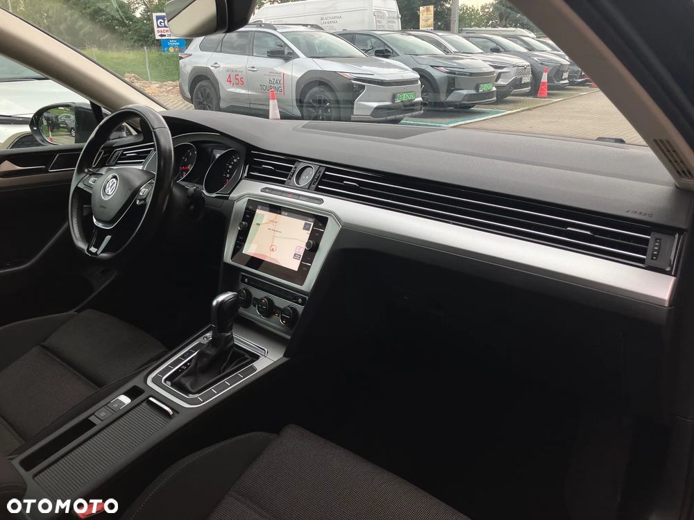 Volkswagen Passat - 16