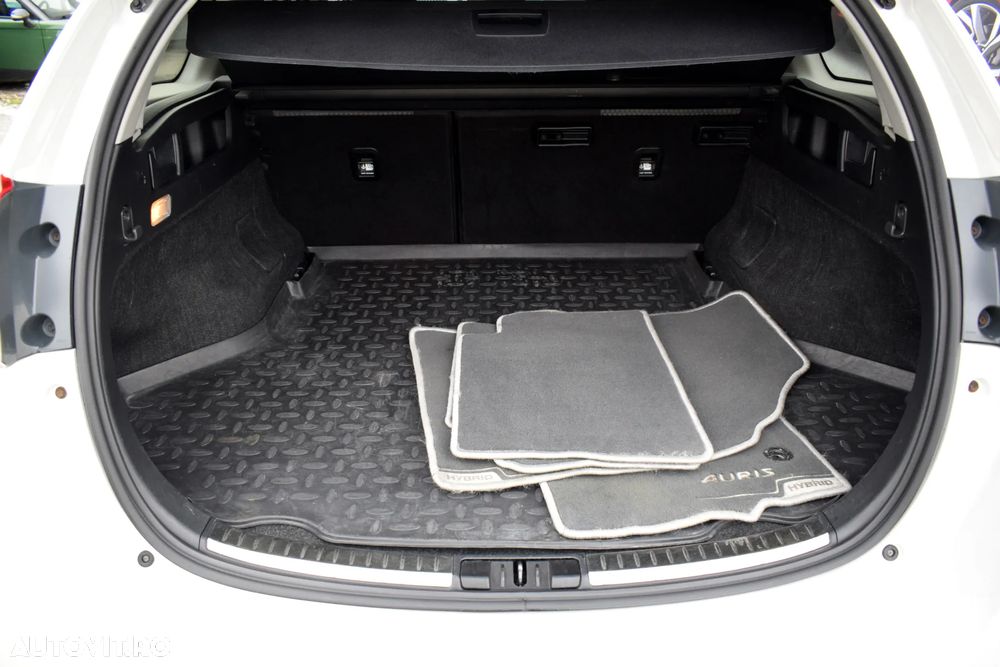 Toyota Auris 1.8 VVT-i Automatik Design Edition - 29