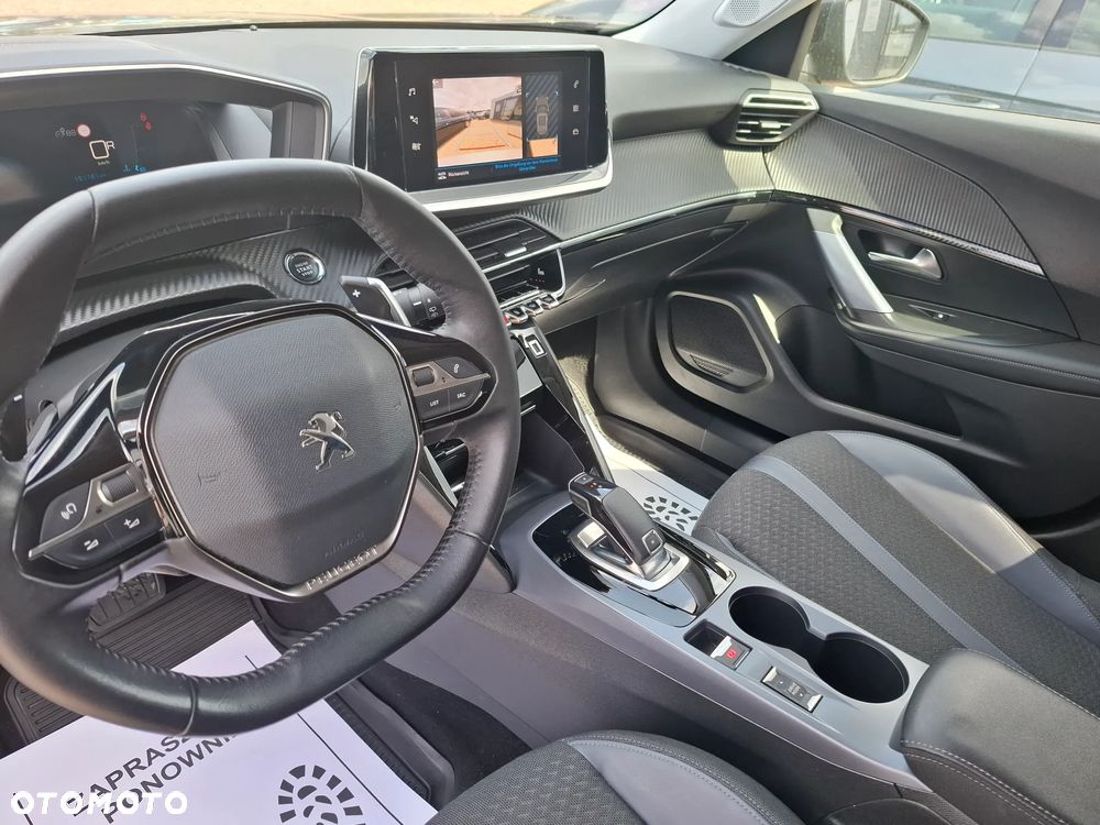 Peugeot 2008 1.2 PureTech Allure S&S EAT8 - 31