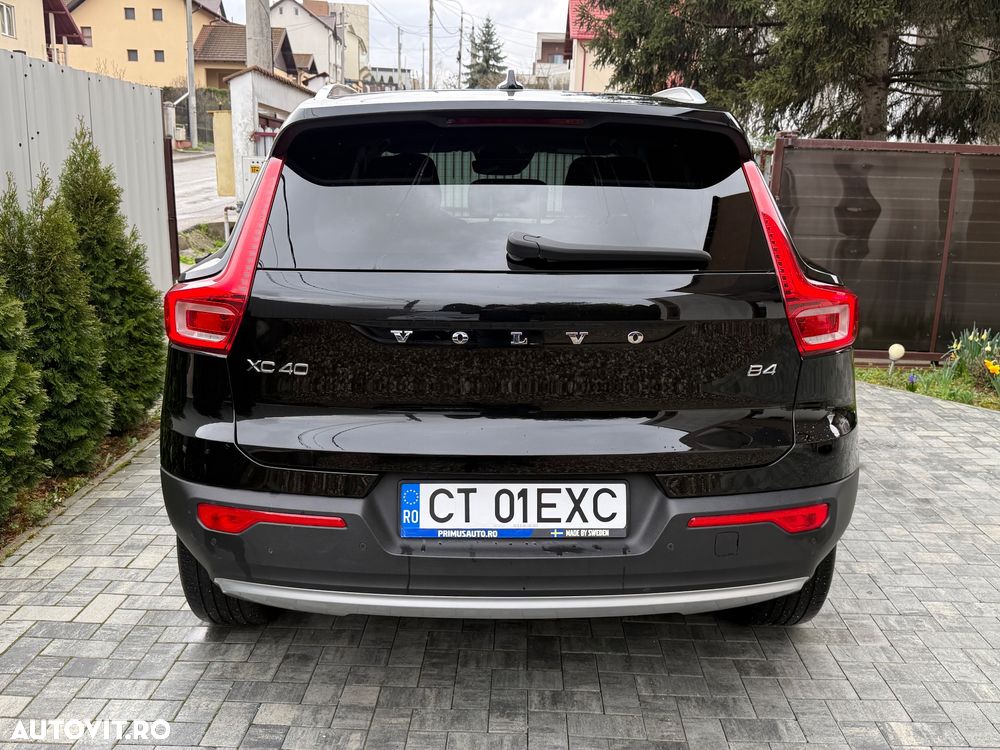 Volvo XC 40 B4 AT8 Mild Hybrid Momentum Pro - 11