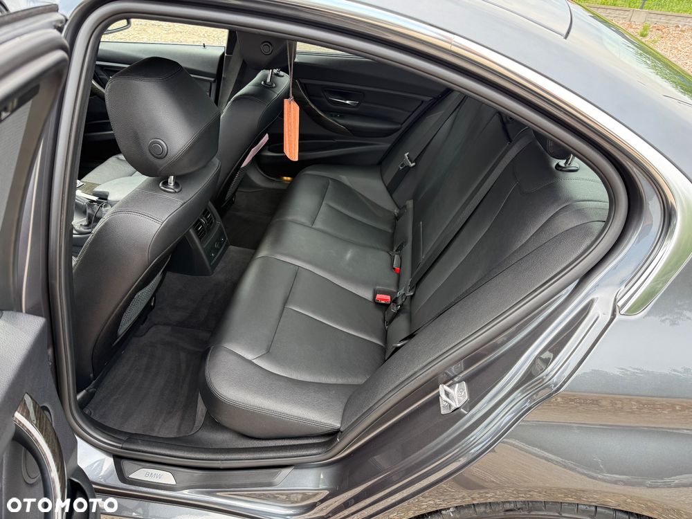 BMW Seria 3 320d - 11