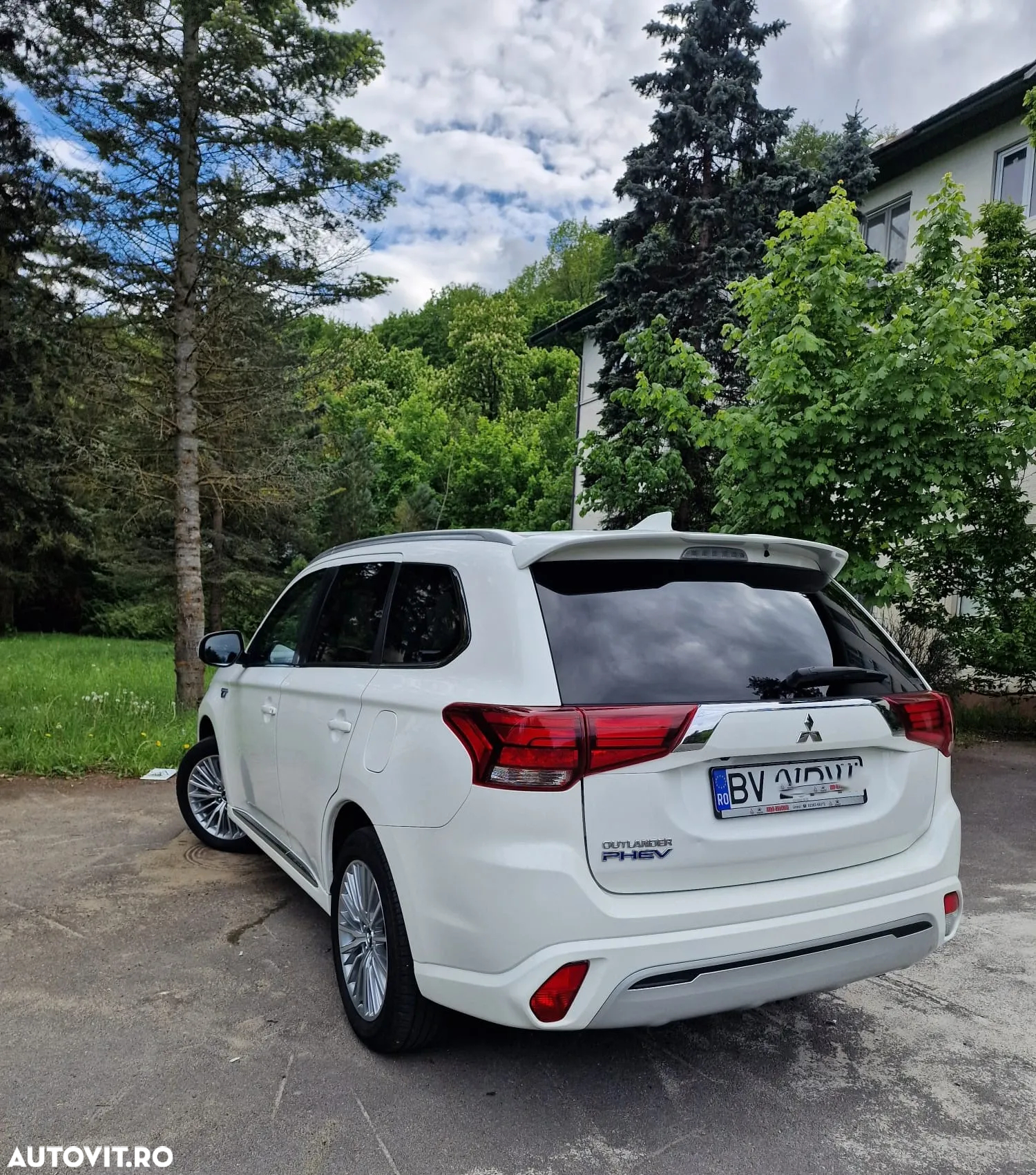 Mitsubishi Outlander 2.4 4WD Plug-In Hybrid - 4