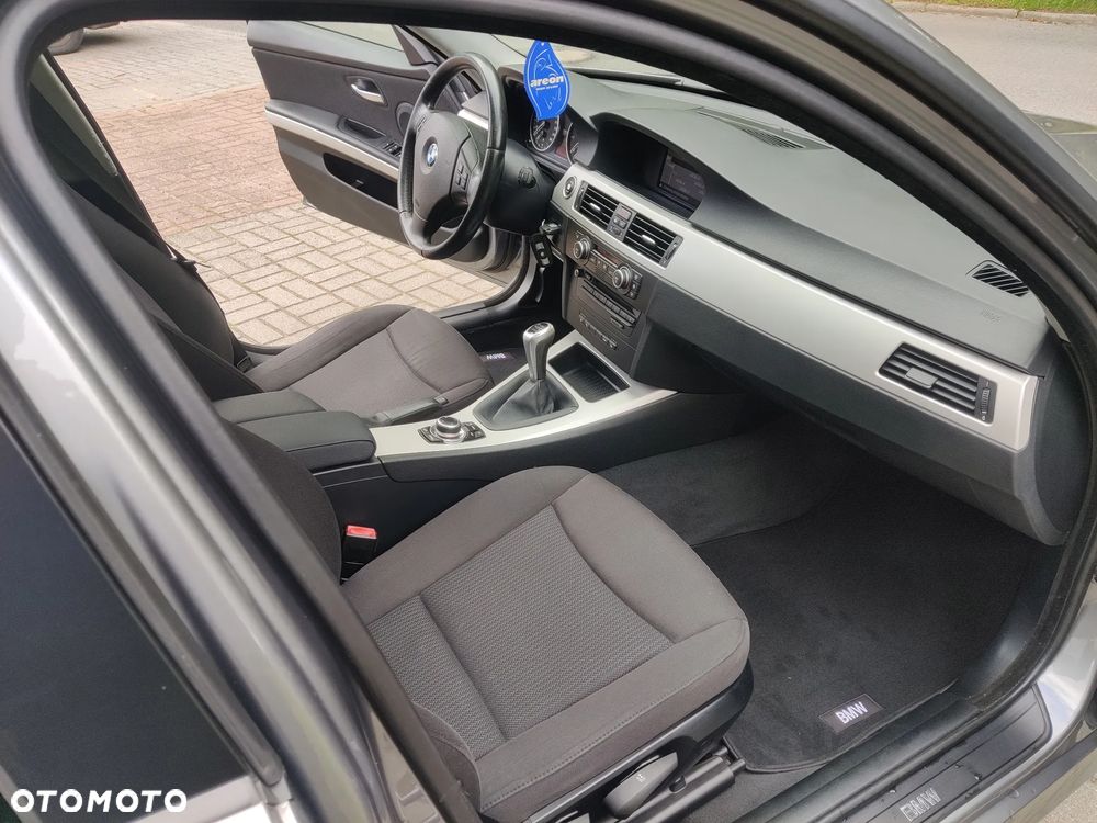 BMW Seria 3 318i Touring Edition Exclusive - 27
