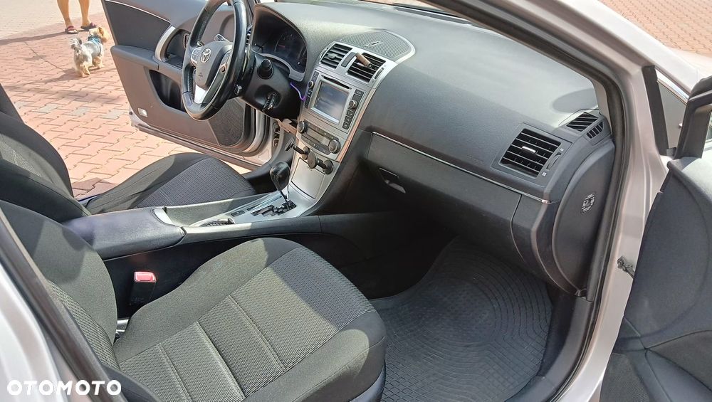 Toyota Avensis 2.0 Style MS - 30