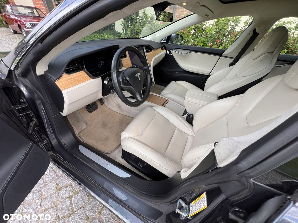Tesla Model S - 17