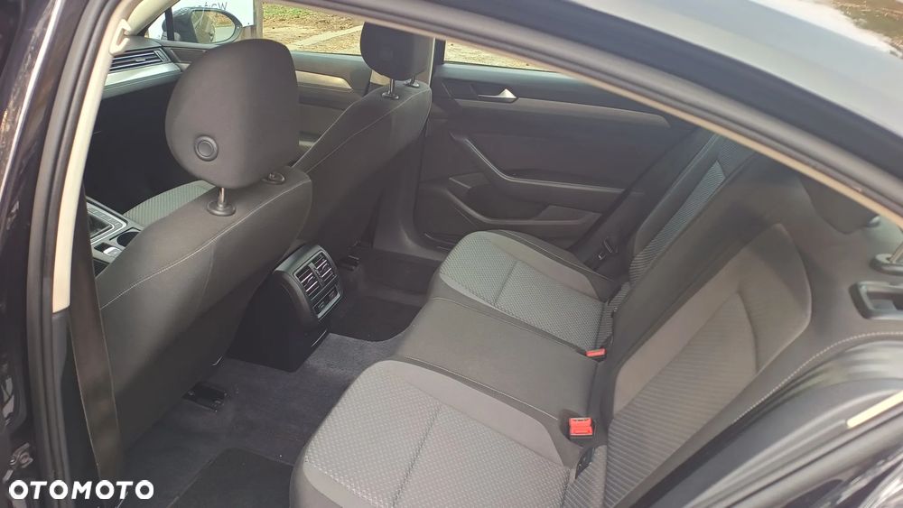 Volkswagen Passat - 11