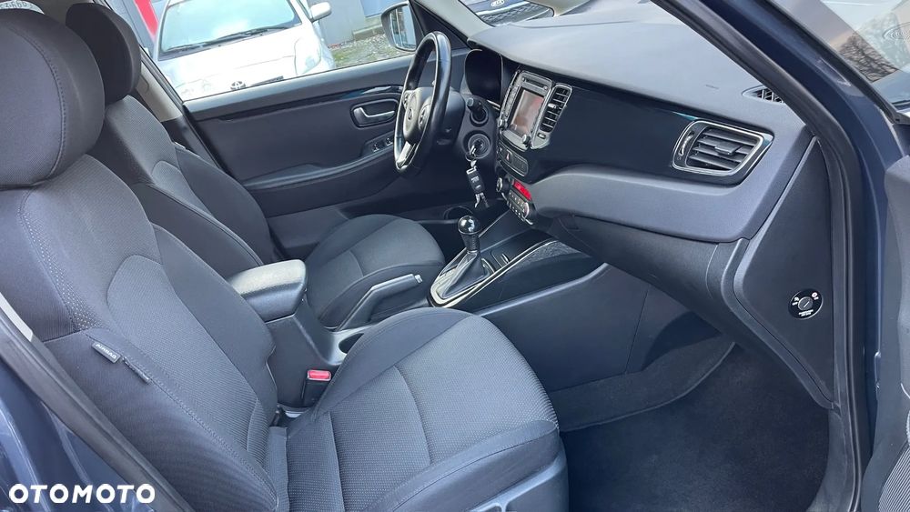 Kia Carens - 23