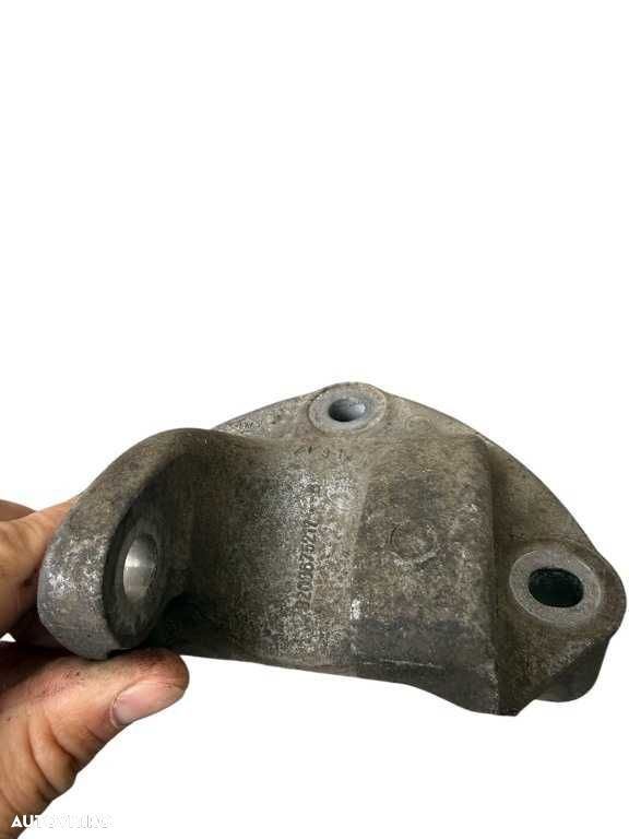 Dezmembrari  RENAULT MASTER 2.3  Suport antibalans cod - 8200675217 - 4